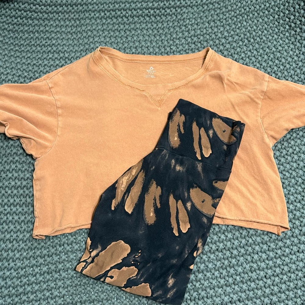 Aerie set- cropped tee (L) & crossover leggings (XL)